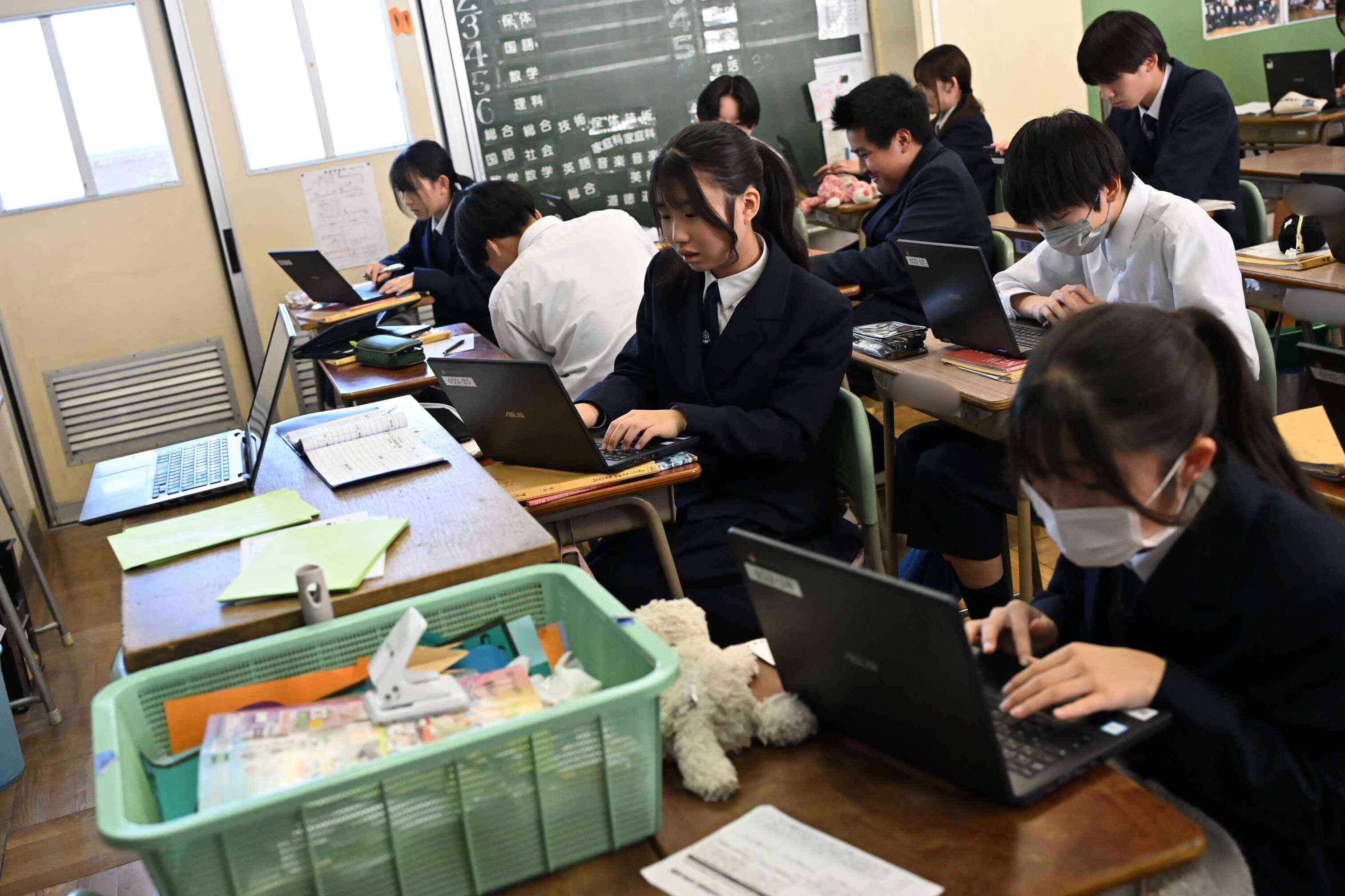 b7d34453-edfe-403e-a812-73b1c0474543